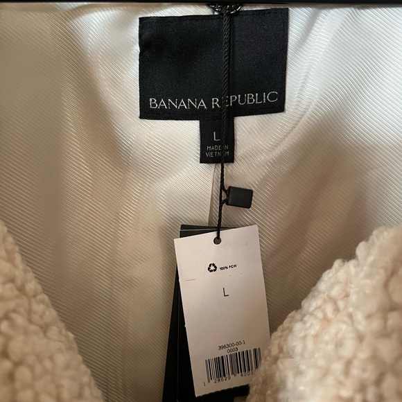 Brand new w/ tags. Banana republic Sherpa coat. Gorgeous, soft, and heavy duty! - Picture 5 of 5